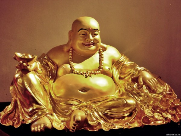 laughing-buddha-statue-wallpaper-1.jpg